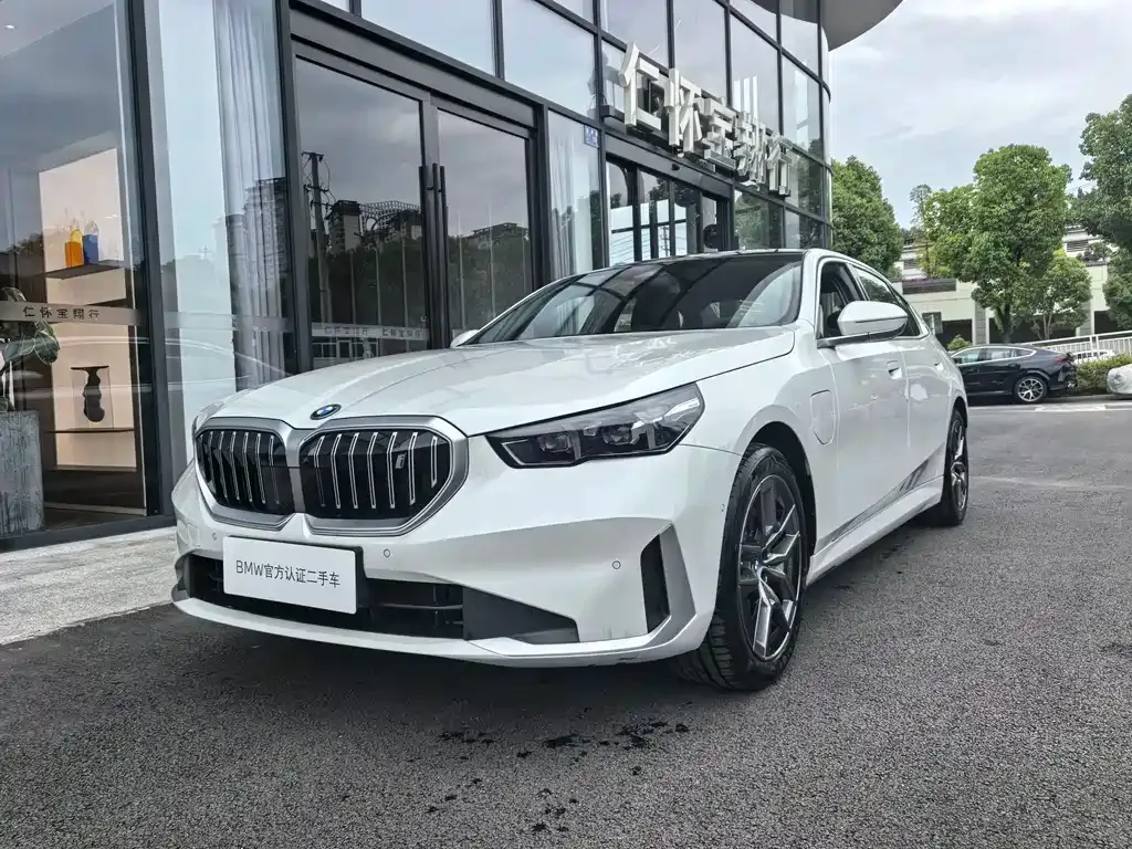 BMW i5 — фото 1