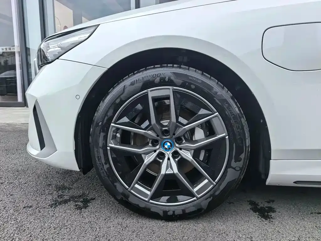 BMW i5 — фото 10