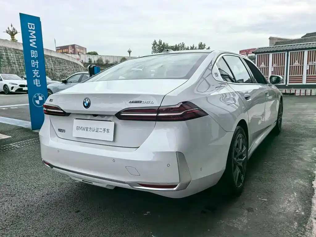 BMW i5 — фото 5