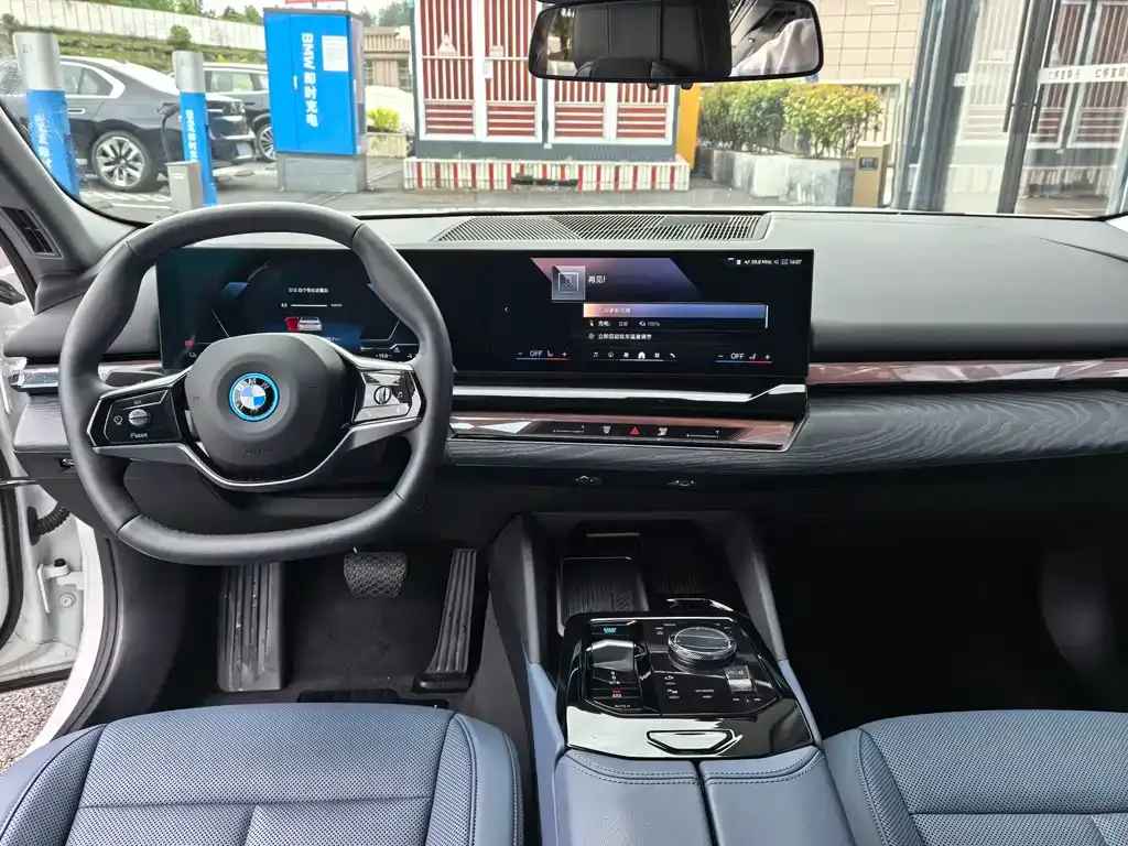 BMW i5 — фото 8