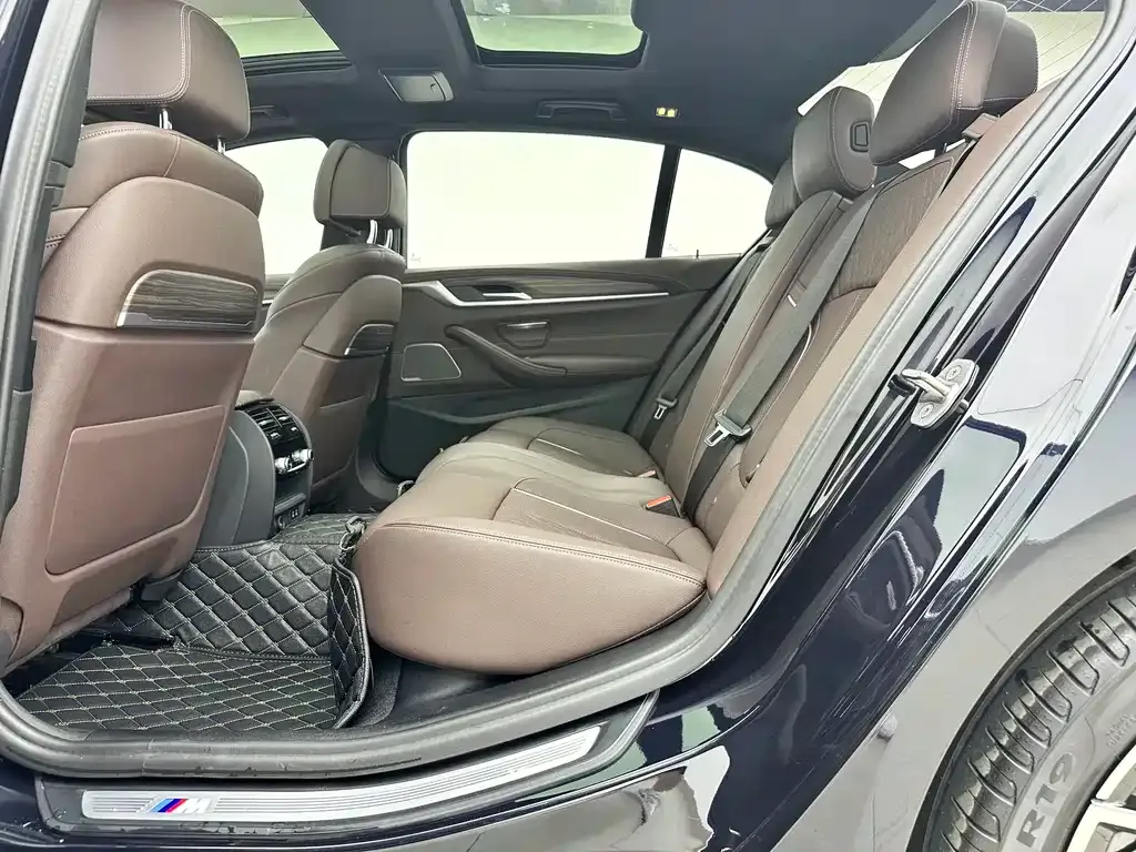 BMW 5 Series — фото 10