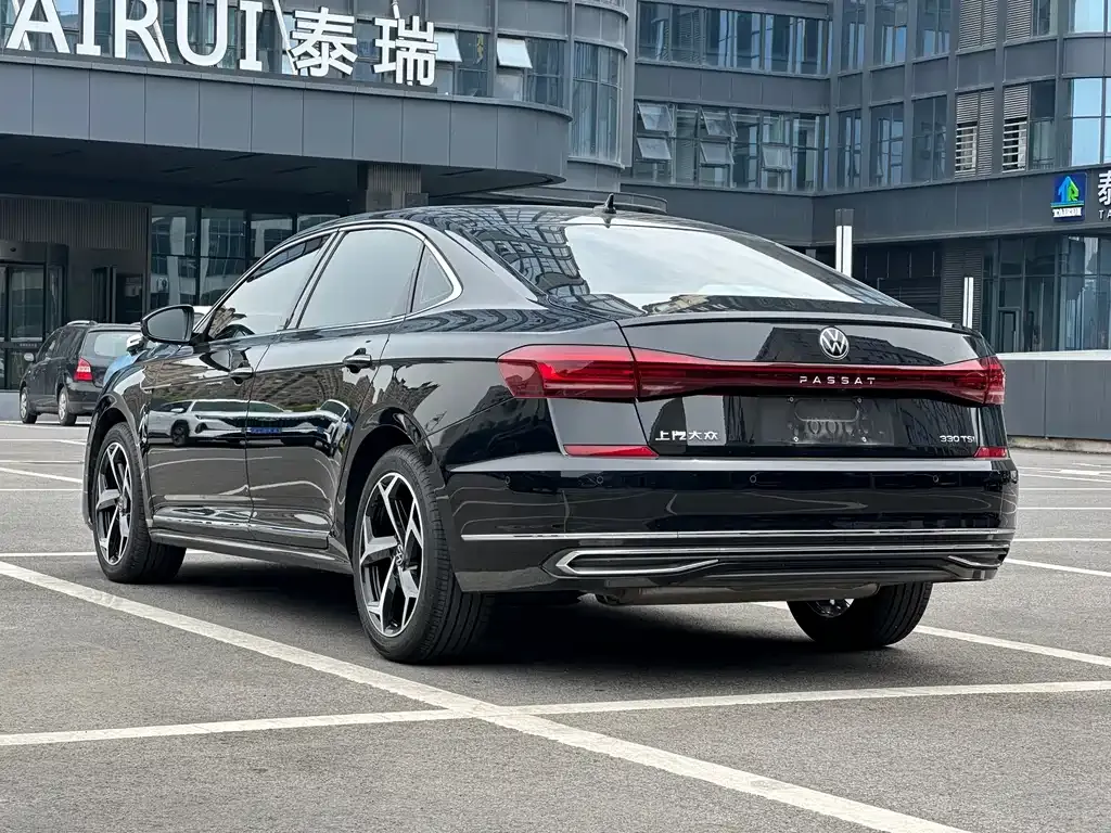 Volkswagen Passat — фото 4