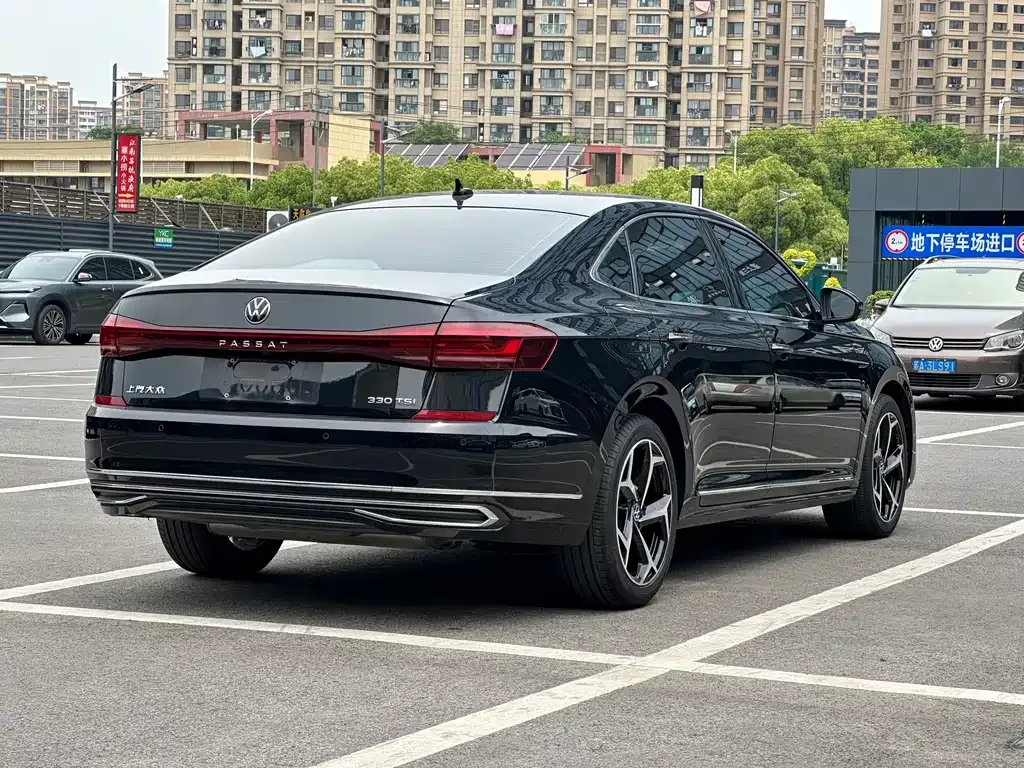 Volkswagen Passat — фото 10