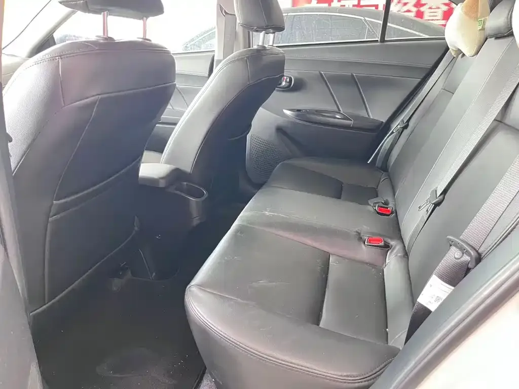 Toyota Yaris L — фото 6