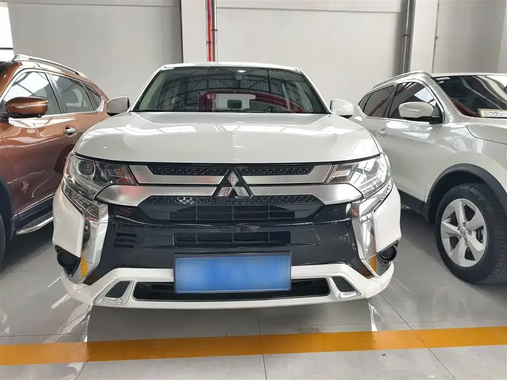 Mitsubishi Outlander — фото 4