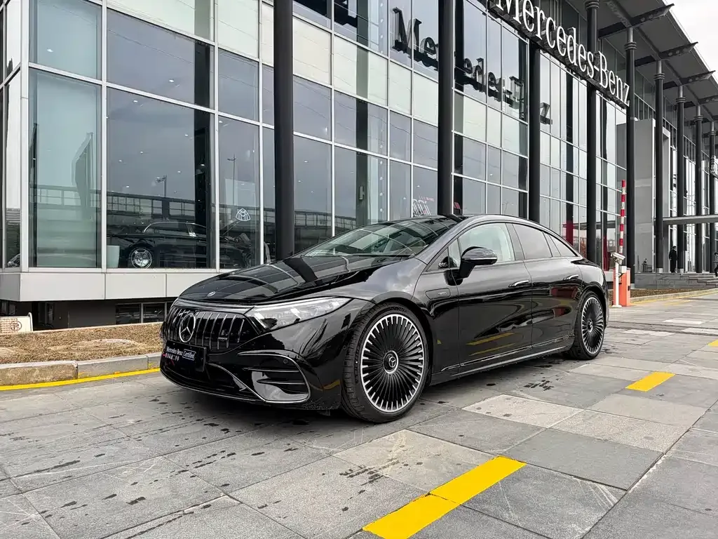 Mercedes-Benz EQS AMG — фото 1