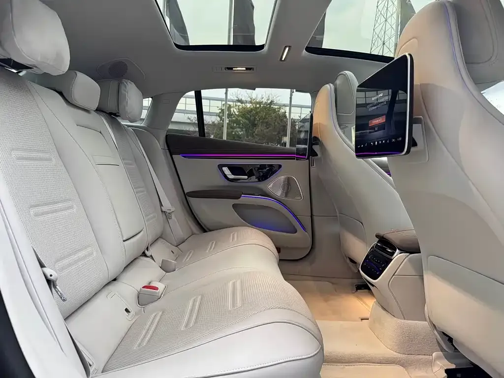 Mercedes-Benz EQS AMG — фото 9