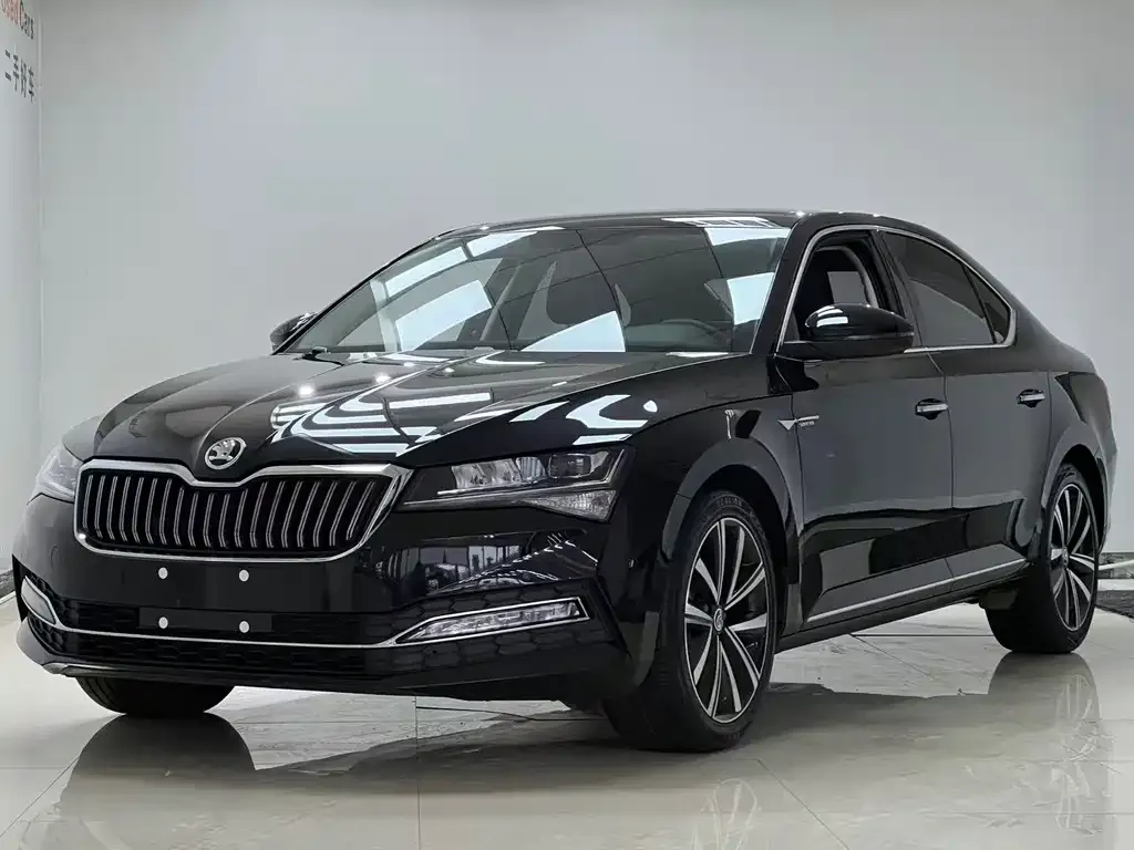 Skoda Superb — фото 1