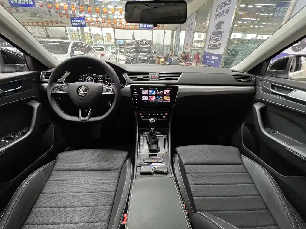 Skoda Superb — фото 4