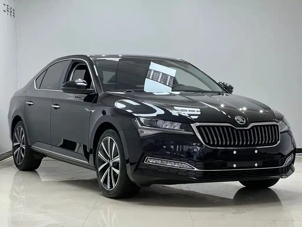 Skoda Superb — фото 10