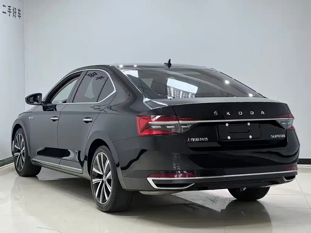 Skoda Superb — фото 2