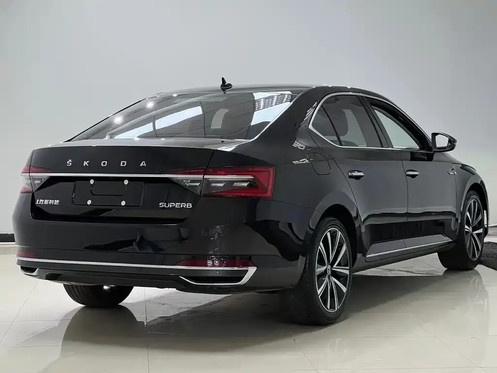 Skoda Superb — фото 9