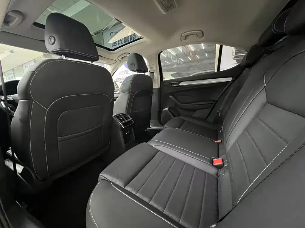 Skoda Superb — фото 8