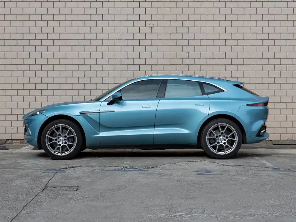 Aston Martin DBX — фото 8