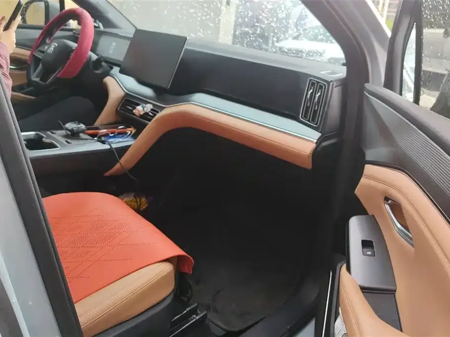 BYD L DM-i — фото 3