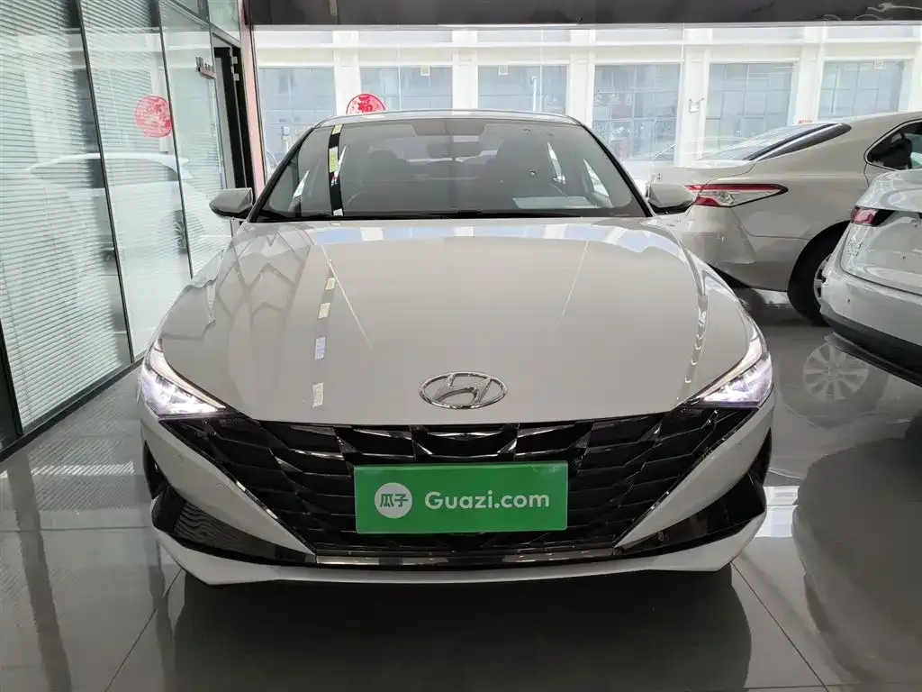 Hyundai Elantra — фото 2