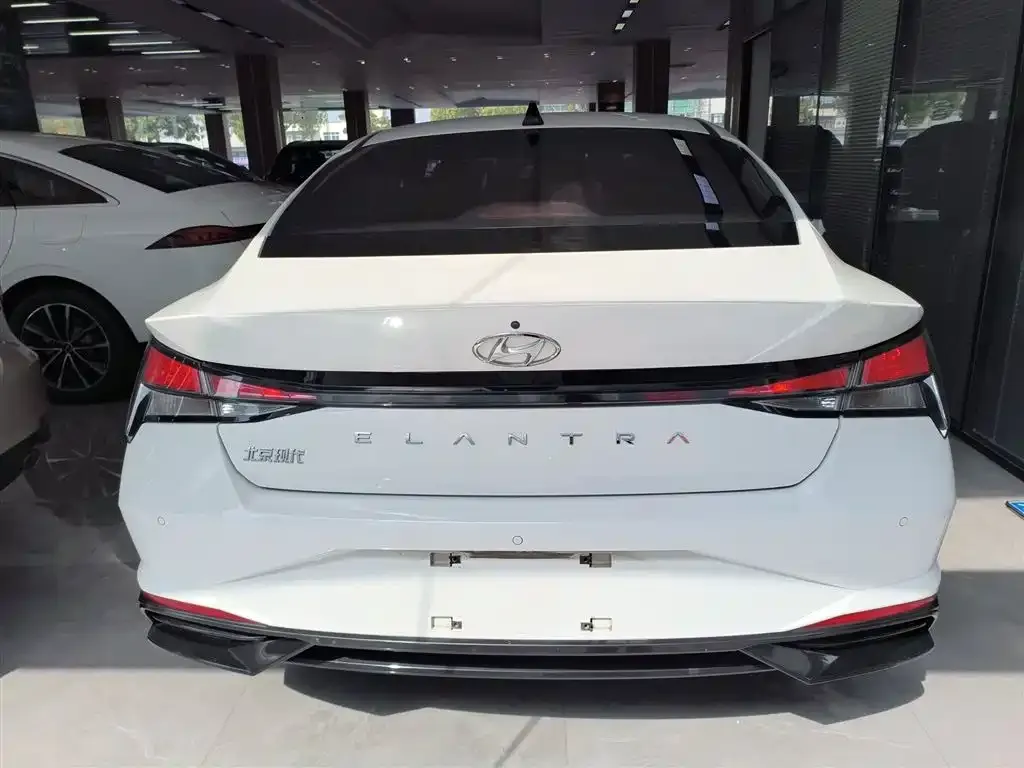 Hyundai Elantra — фото 5