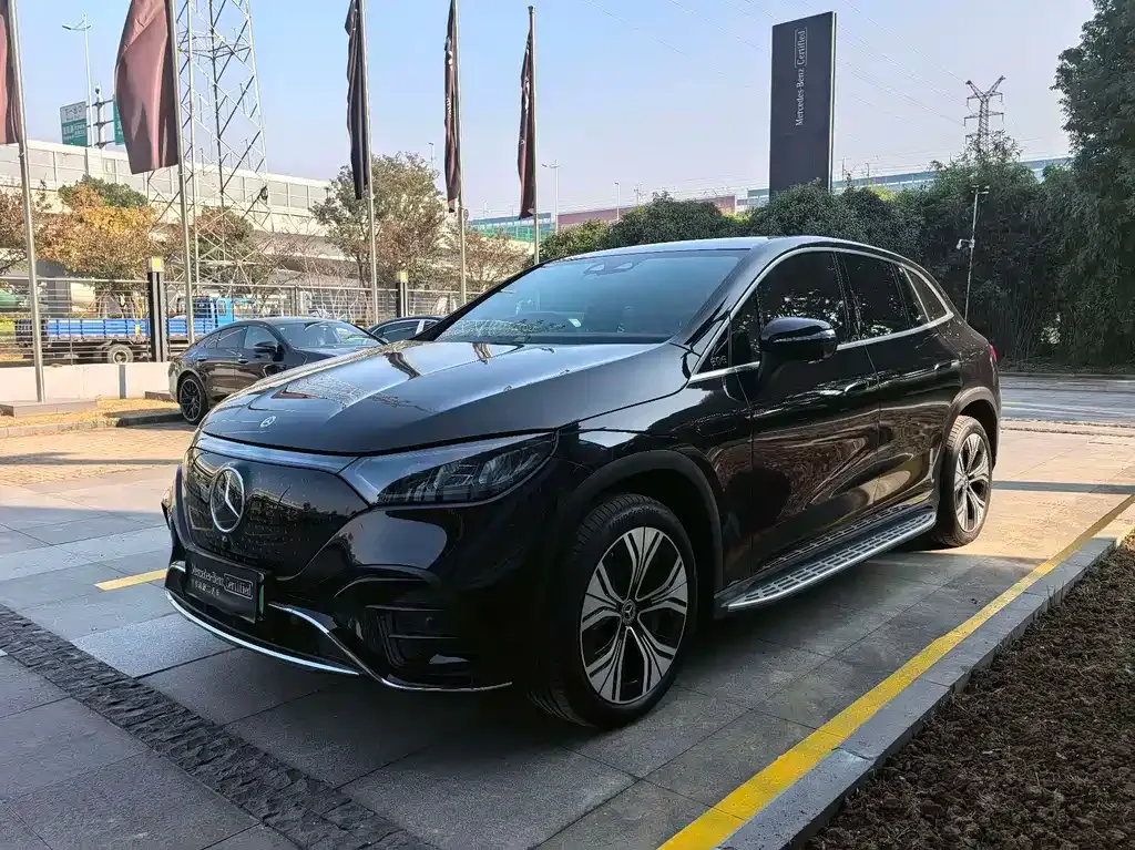 Mercedes-Benz EQE SUV — фото 1