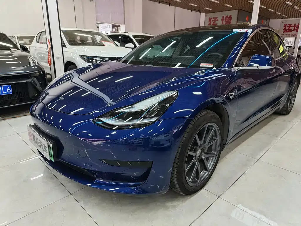 Tesla Model 3 — фото 1