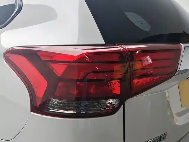 Mitsubishi Outlander — фото 2