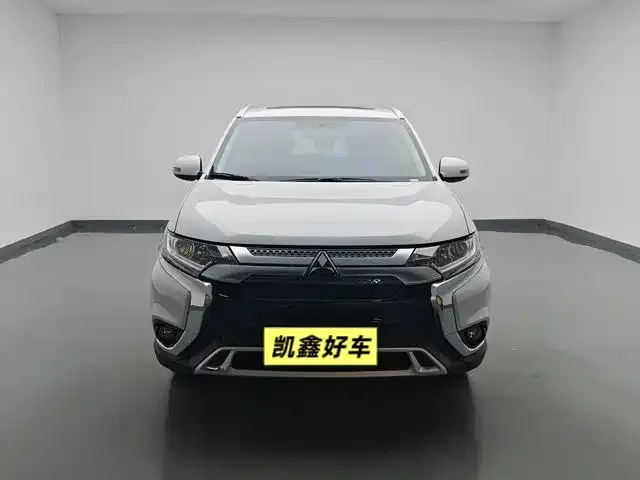 Mitsubishi Outlander — фото 10