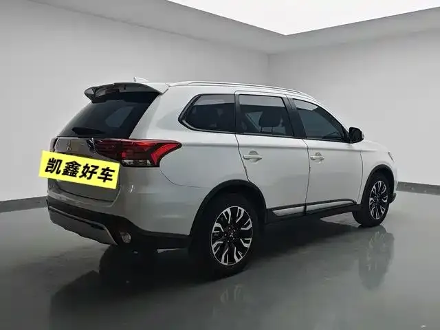 Mitsubishi Outlander — фото 7