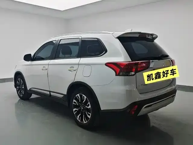 Mitsubishi Outlander — фото 6