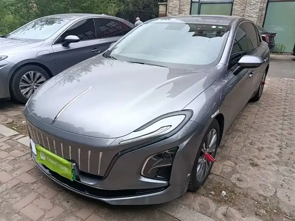 Hongqi E-QM5 — фото 1