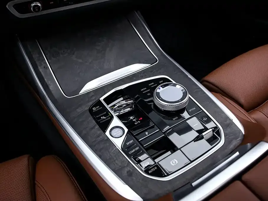 BMW X7 — фото 9