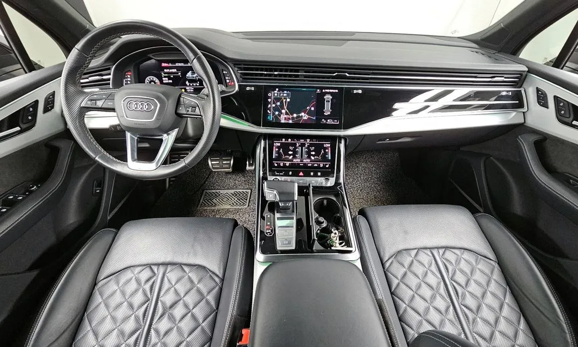 Audi Q7 — фото 10