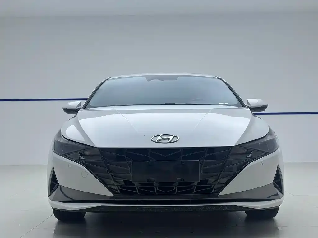 Hyundai Elantra — фото 2