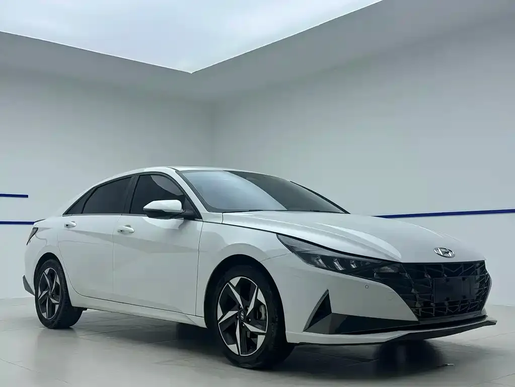Hyundai Elantra — фото 4