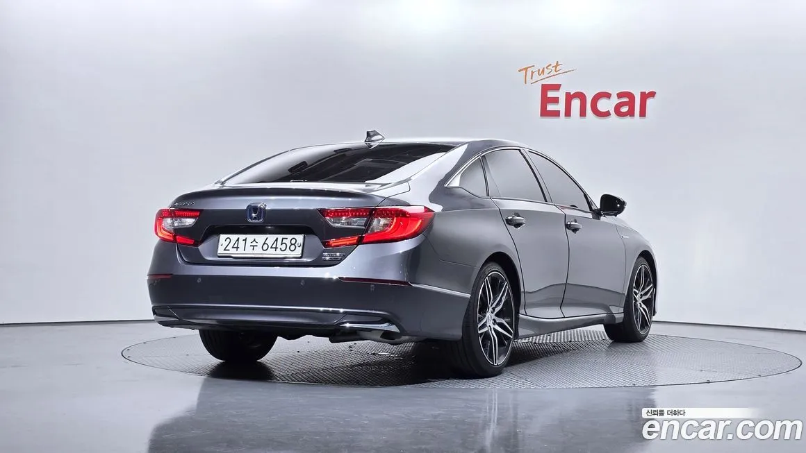 Honda Accord — фото 10
