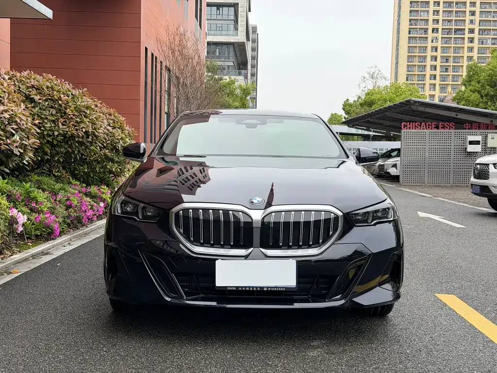 BMW 5 Series — фото 4