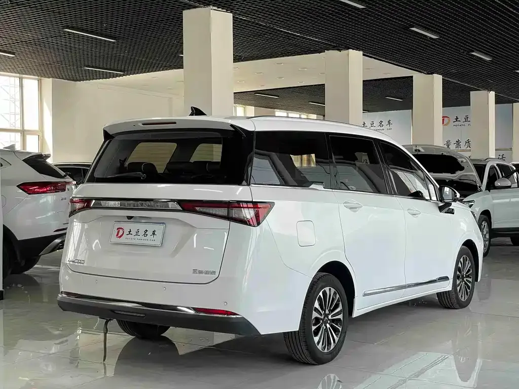 Wuling Jiachen — фото 10