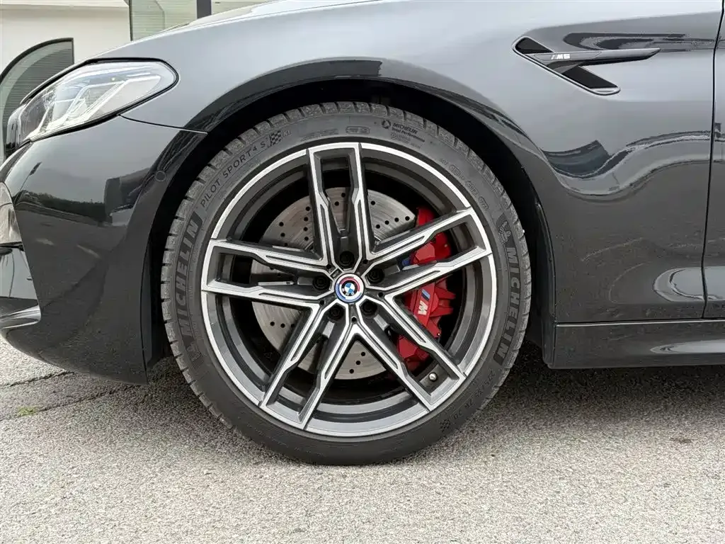 BMW M5 — фото 9