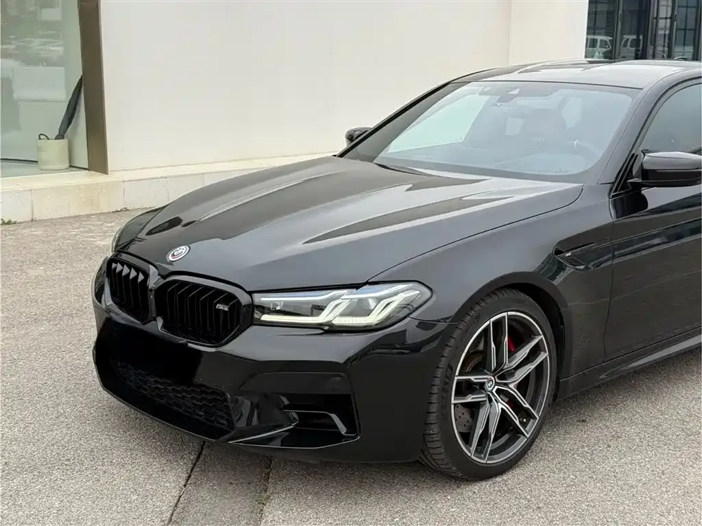 BMW M5 — фото 4