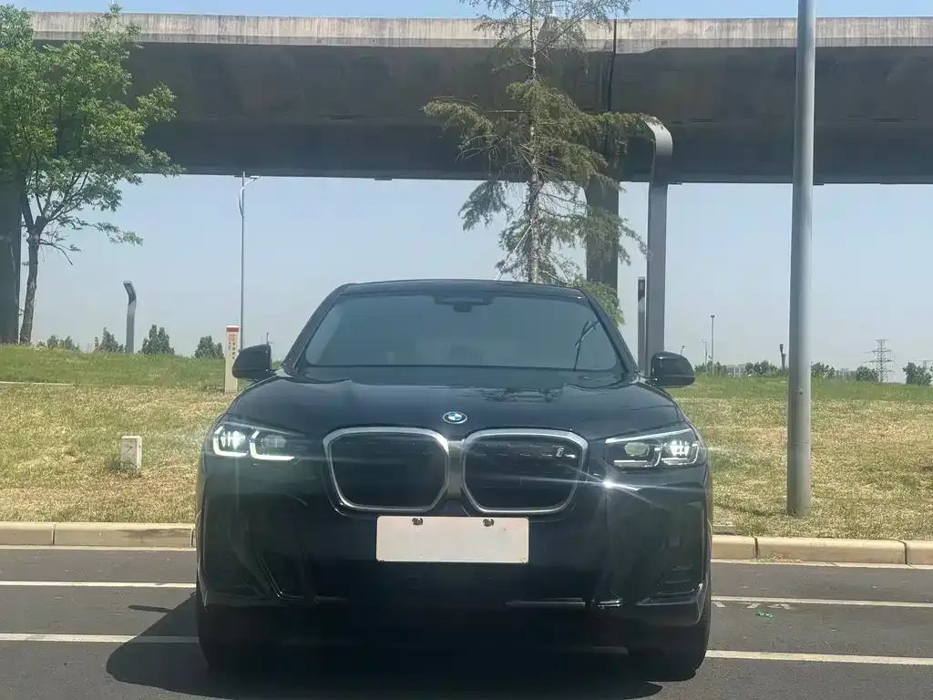 BMW iX3 — фото 9