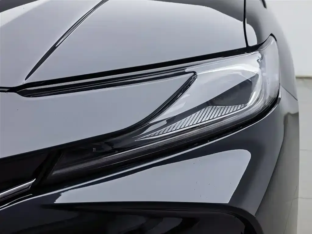 Toyota Camry — фото 7