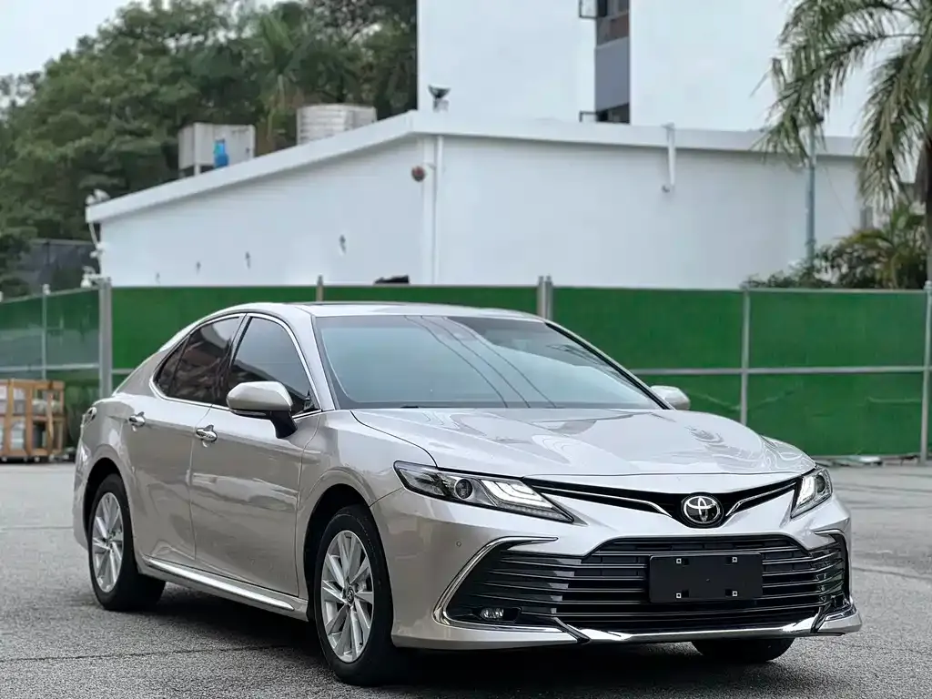 Toyota Camry — фото 4