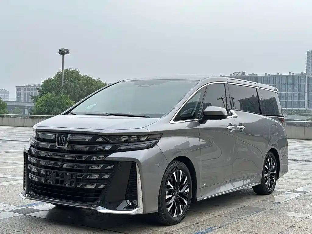 Toyota Vellfire — фото 1