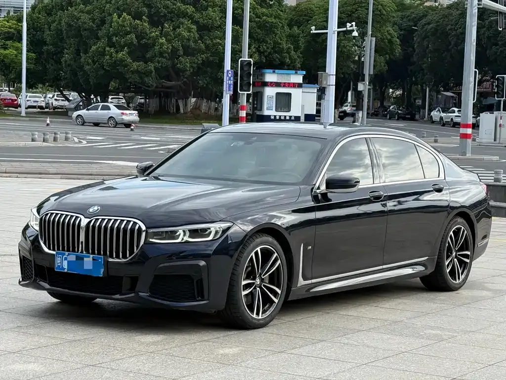 BMW 7 Series — фото 1
