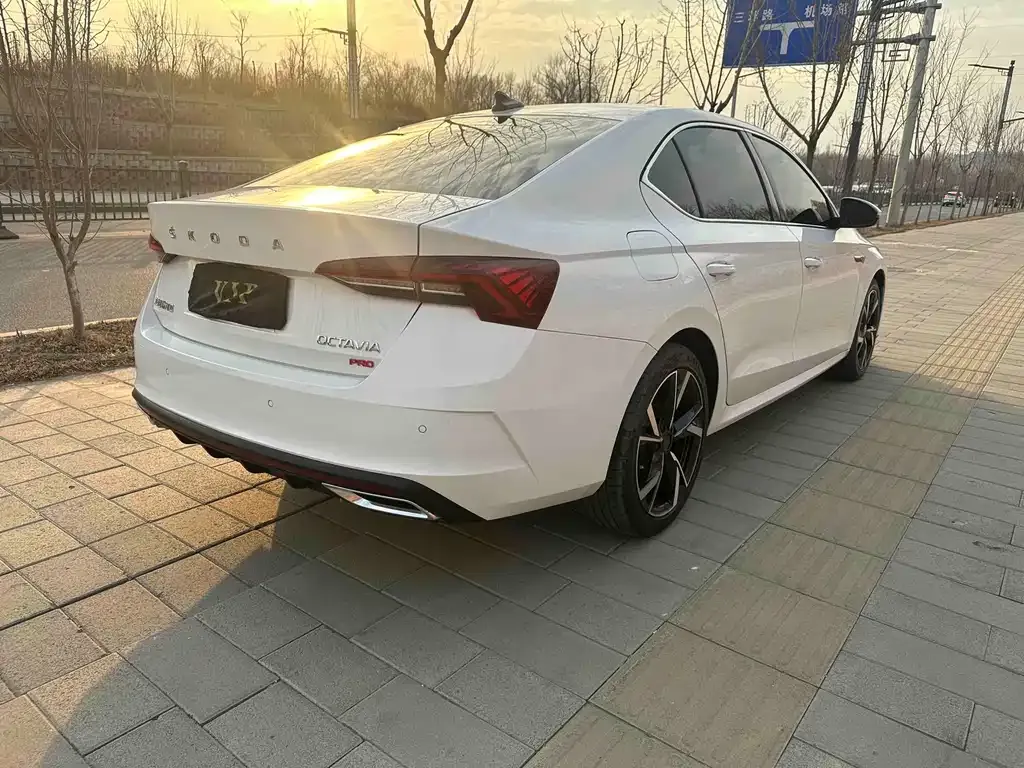 Skoda Octavia — фото 8