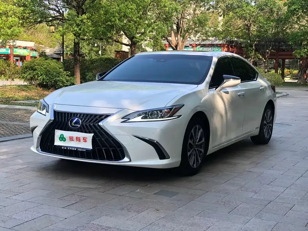 Lexus ES — фото 1