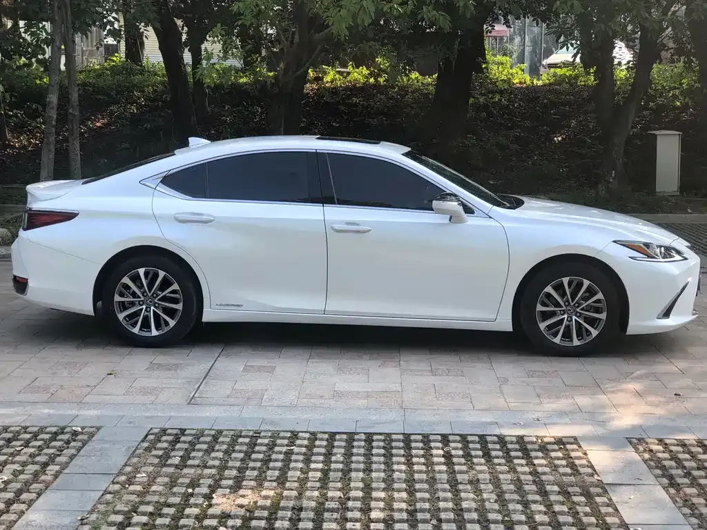 Lexus ES — фото 8