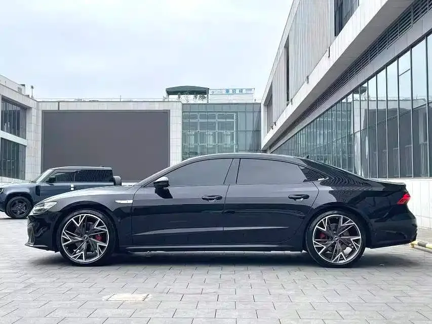 Audi A7L — фото 2