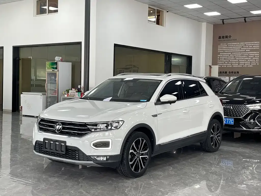 Volkswagen T-Roc — фото 1