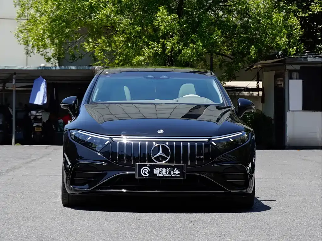 Mercedes-Benz EQS AMG — фото 10