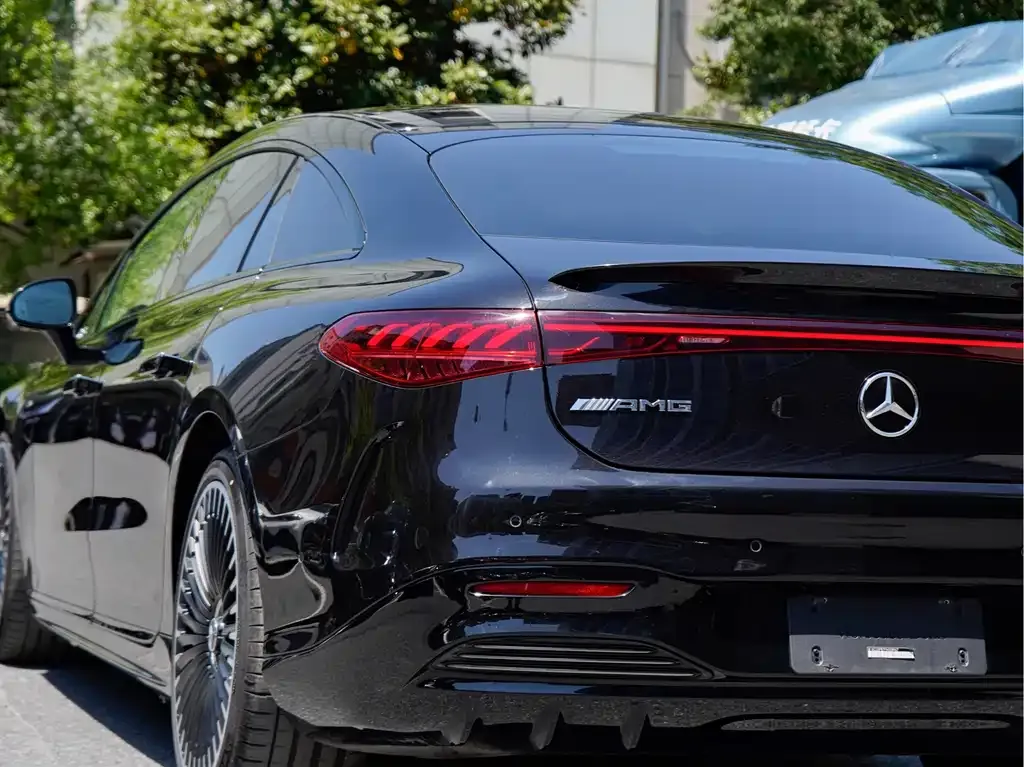 Mercedes-Benz EQS AMG — фото 5