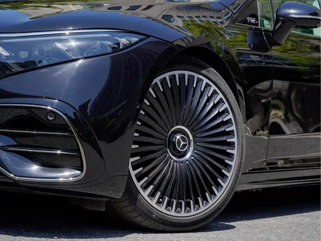 Mercedes-Benz EQS AMG — фото 3